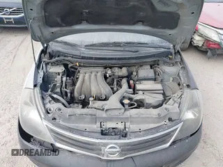 2011 Nissan Versa S z VIN 3N1BC1CP9BL451970, wystawiony jako IAAI lot #42206243 z przebiegiem 301 400 mil mil oraz . Historia ofert i sprzedaży dostępna na DreamBid. Obrazek 10.