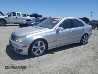 2005 Mercedes-Benz C 230 Kompressor z VIN WDBRF40JX5F617026, wystawiony jako Copart lot #57532675 z przebiegiem 229 853 mil mil oraz Czysty tytuł • Clean title. Historia ofert i sprzedaży dostępna na DreamBid. Obrazek 1.
