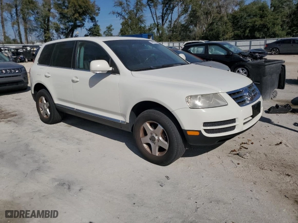 2006 Volkswagen Touareg 3.2L V6 with VIN WVGZG77L46D027727, listed as a Copart auction lot 44070335 with 173,334 mi miles and Clean Title. Bid and sale history available at carsss.com. Image 4.