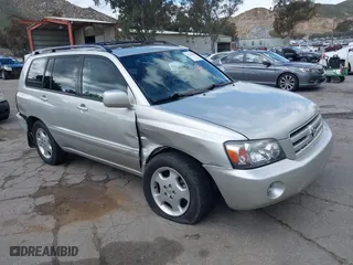 2006 Toyota Highlander w/3rd Row with VIN JTEDP21A060104055, listed as a IAAI auction lot 41786954 with 131,160 mi miles. Bid and sale history available at carsss.com. Image 1.