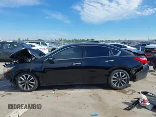 2017 Nissan Altima SV z VIN 1N4AL3AP9HC176490, wystawiony jako IAAI lot #41341165 z przebiegiem 155 020 mil mil oraz . Historia ofert i sprzedaży dostępna na DreamBid. Obrazek 14.