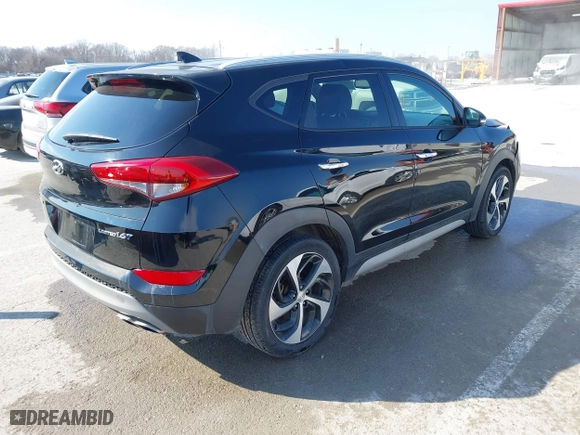 2017 Hyundai Tucson Value with VIN KM8J33A25HU586191, listed as a IAAI auction lot 41682127 with 58,877 mi miles. Bid and sale history available at carsss.com. Image 4.