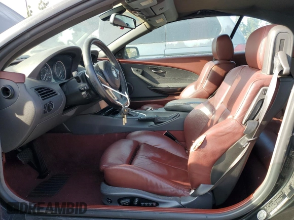 2004 BMW 6 Series 645Ci z VIN WBAEK73424B321911, wystawiony jako Copart lot #87111524 z przebiegiem 121 503 mil mil oraz Czysty tytuł • Clean title. Historia ofert i sprzedaży dostępna na DreamBid. Obrazek 7.