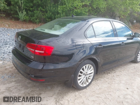 2015 Volkswagen Jetta SE z VIN 3VWD17AJ3FM252584, wystawiony jako IAAI lot #42257546 z przebiegiem 117 195 mil mil oraz . Historia ofert i sprzedaży dostępna na DreamBid. Obrazek 4.