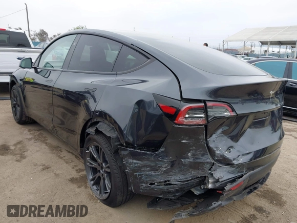 2025 Tesla Model Y Long Range z VIN 7SAYGDED8SF259764, wystawiony jako IAAI lot #42095888 z przebiegiem 2 685 mil mil oraz . Historia ofert i sprzedaży dostępna na DreamBid. Obrazek 3.