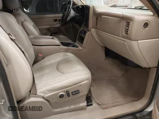 2004 Chevrolet Suburban Z71 with VIN 3GNFK16T24G213519, listed as a IAAI auction lot 41552418 with 244,017 mi miles. Bid and sale history available at carsss.com. Image 5.