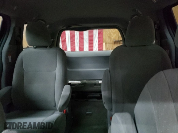 2018 Toyota Sienna LE с VIN 5TDJZ3DC2JS197865, выставлен на аукционе Copart как лот 68896164 с пробегом 449 127 миль миль и Чистый • Clean title. История ставок и продаж доступна на DreamBid. Изображение 10.