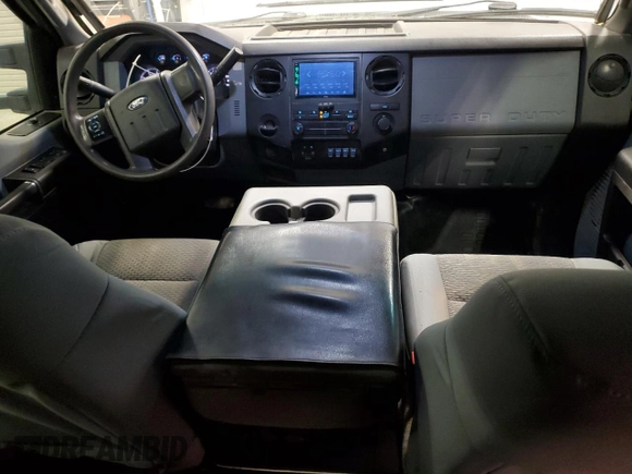 2015 Ford F-350 XL z VIN 1FD8W3HT3FEC63060, wystawiony jako Copart lot #50241925 z przebiegiem 240 742 mil mil oraz Czysty tytuł • Clean title. Historia ofert i sprzedaży dostępna na DreamBid. Obrazek 8.