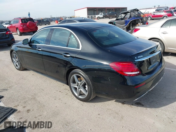2019 Mercedes-Benz E 300 z VIN WDDZF4KB6KA632323, wystawiony jako IAAI lot #41488671 z przebiegiem 108 959 mil mil oraz . Historia ofert i sprzedaży dostępna na DreamBid. Obrazek 3.