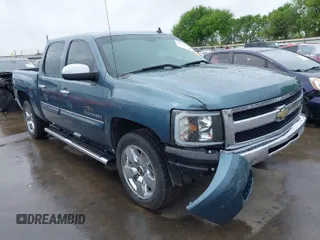 2011 Chevrolet Silverado 1500 LT with VIN 3GCPCSE08BG208197, listed as a IAAI auction lot 41865262 with 144,512 mi miles. Bid and sale history available at carsss.com. Image 1.