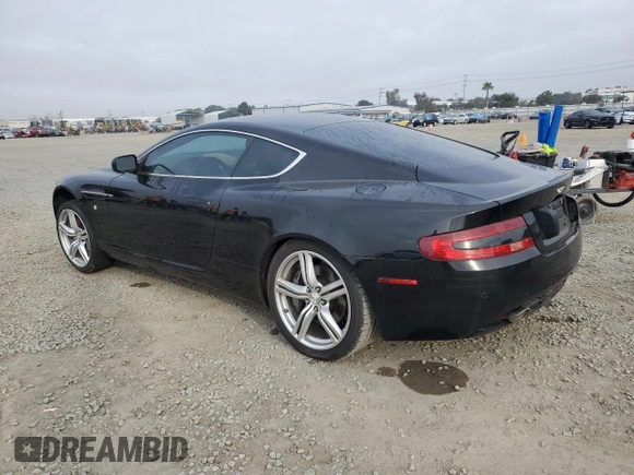 2005 Aston Martin DB9 z VIN SCFAD01A05GA01135, wystawiony jako Copart lot #47689715 z przebiegiem Nie podano mil oraz Tytuł czysty. Historia ofert i sprzedaży dostępna na DreamBid. Obrazek 2.