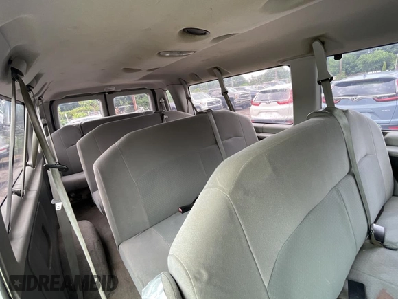 2012 Ford Econoline Passenger XL z VIN 1FBSS3BL1CDA67610, wystawiony jako Copart lot #63864545 z przebiegiem 143 760 mil mil oraz Czysty tytuł • Clean title. Historia ofert i sprzedaży dostępna na DreamBid. Obrazek 6.