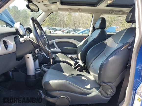 2006 MINI Hardtop with VIN WMWRC33536TK73980, listed as a Copart auction lot 45851425 with 206,982 mi miles and Clean title. Bid and sale history available at DreamBid. Image 7.