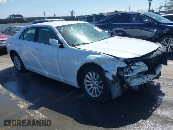 2014 Chrysler 300 z VIN 2C3CCAAG9EH301766, wystawiony jako IAAI lot #41811380 z przebiegiem 111 580 mil mil oraz . Historia ofert i sprzedaży dostępna na DreamBid. Obrazek 1.