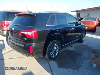 2014 Kia Sorento SX with VIN 5XYKW4A71EG540162, listed as a IAAI auction lot 41616809 with 175,041 mi miles. Bid and sale history available at carsss.com. Image 4.