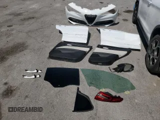 2021 Alfa Romeo Stelvio z VIN ZASPAJAN3M7C99676, wystawiony jako Copart lot #52385805 z przebiegiem 29 664 mil mil oraz Szkoda całkowita • Salvage title. Historia ofert i sprzedaży dostępna na DreamBid. Obrazek 13.