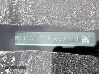 2025 Toyota RAV4 XLE Premium z VIN 2T3A1RFV6SC501208, wystawiony jako Copart lot #63846385 z przebiegiem 5 196 mil mil oraz Szkoda całkowita • Salvage title. Historia ofert i sprzedaży dostępna na DreamBid. Obrazek 14.