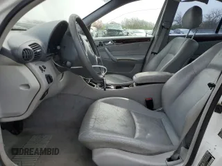 2001 Mercedes-Benz C 320 z VIN WDBRF64J41F032524, wystawiony jako Copart lot #54593195 z przebiegiem 108 126 mil mil oraz Szkoda całkowita • Salvage title. Historia ofert i sprzedaży dostępna na DreamBid. Obrazek 7.