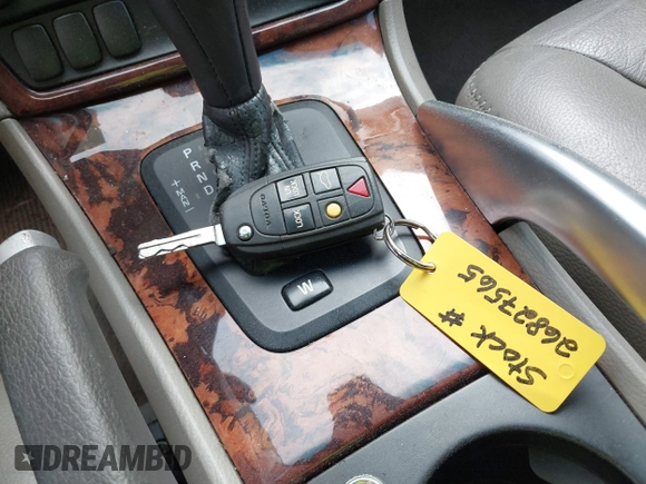 2006 Volvo XC70 with VIN YV4SZ592X61220505, listed as a IAAI auction lot 42034424 with 237,683 mi miles. Bid and sale history available at carsss.com. Image 11.
