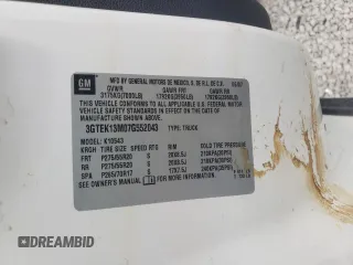 2007 GMC Sierra 1500 SLT z VIN 3GTEK13M07G552043, wystawiony jako Copart lot #54608975 z przebiegiem 279 180 mil mil oraz Szkoda całkowita • Salvage title. Historia ofert i sprzedaży dostępna na DreamBid. Obrazek 12.