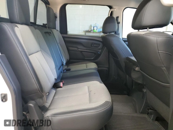 2017 Nissan Titan SV z VIN 1N6AA1EJ5HN556261, wystawiony jako Copart lot #55049185 z przebiegiem 107 396 mil mil oraz Szkoda całkowita • Salvage title. Historia ofert i sprzedaży dostępna na DreamBid. Obrazek 10.