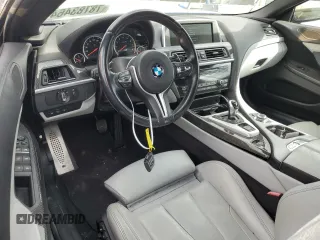 2012 BMW M6 z VIN WBSLZ9C5XCC985501, wystawiony jako Copart lot #78783464 z przebiegiem 80 961 mil mil oraz Czysty tytuł • Clean title. Historia ofert i sprzedaży dostępna na DreamBid. Obrazek 8.