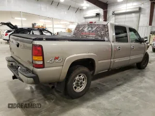 2003 GMC Sierra 1500HD SLE z VIN 1GTGK13U83F140778, wystawiony jako Copart lot #79814764 z przebiegiem 212 371 mil mil oraz Szkody całkowita. Historia ofert i sprzedaży dostępna na DreamBid. Obrazek 3.