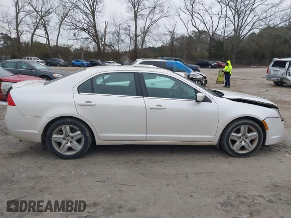 2011 Mercury Milan with VIN 3MEHM0HAXBR600952, listed as a IAAI auction lot 41381502 with 224,045 mi miles. Bid and sale history available at carsss.com. Image 13.