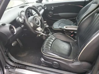 2010 MINI Convertible S с VIN WMWMS3C52ATY09453, выставлен на аукционе Copart как лот 88433535 с пробегом Не указан миль и На запчасти • Non repairable. История ставок и продаж доступна на DreamBid. Изображение 7.
