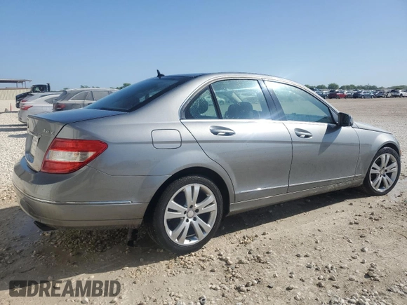 2011 Mercedes-Benz C 300 Sport z VIN WDDGF8BB9BR168783, wystawiony jako Copart lot #52319895 z przebiegiem 120 366 mil mil oraz Tytuł czysty. Historia ofert i sprzedaży dostępna na DreamBid. Obrazek 3.