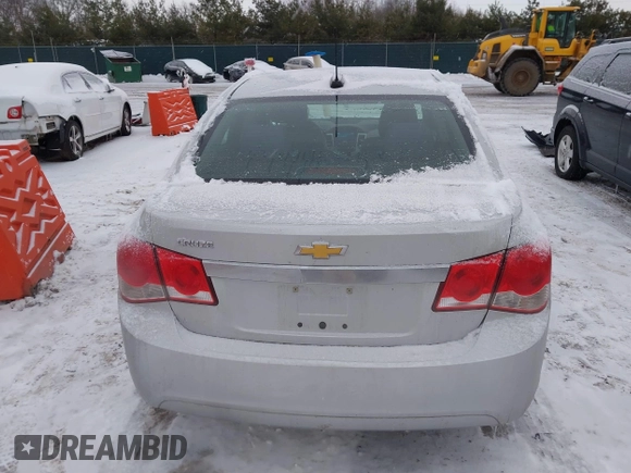 2015 Chevrolet Cruze LS z VIN 1G1PA5SH6F7240786, wystawiony jako IAAI lot #41614478 z przebiegiem 103 978 mil mil oraz . Historia ofert i sprzedaży dostępna na DreamBid. Obrazek 16.