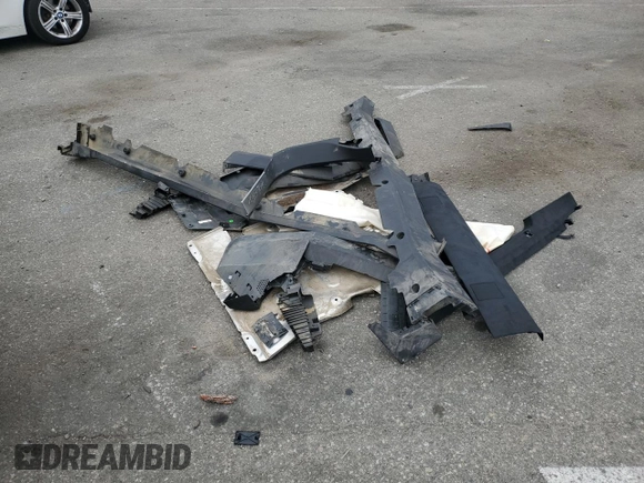 2024 Tesla Cybertruck z VIN 7G2CEHED0RA017009, wystawiony jako Copart lot #71960844 z przebiegiem 4142 mil mil oraz Szkoda całkowita • Salvage title. Historia ofert i sprzedaży dostępna na DreamBid. Obrazek 14.
