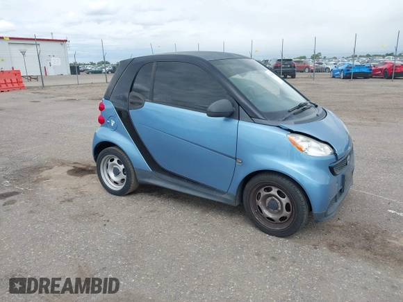 2013 Smart fortwo Pure z VIN WMEEJ3BA7DK622651, wystawiony jako IAAI lot #42314639 z przebiegiem 32 040 mil mil oraz . Historia ofert i sprzedaży dostępna na DreamBid. Obrazek 1.