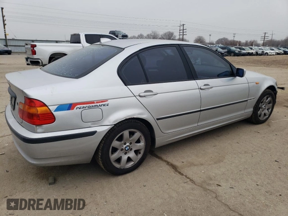 2004 BMW 3 Series 325i with VIN WBAAZ33444KP85267, listed as a Copart auction lot 84643124 with 205,226 mi miles and Salvage Title. Bid and sale history available at carsss.com. Image 3.