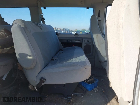 2007 Ford Econoline Passenger XL z VIN 1FBSS31L07DA47100, wystawiony jako IAAI lot #41054675 z przebiegiem 101 879 mil mil oraz . Historia ofert i sprzedaży dostępna na DreamBid. Obrazek 8.