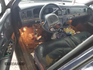 1995 Lincoln Town Car Signature z VIN 1LNLM82W0SY744473, wystawiony jako Copart lot #44752735 z przebiegiem Nie podano mil oraz Szkoda całkowita • Salvage title. Historia ofert i sprzedaży dostępna na DreamBid. Obrazek 8.