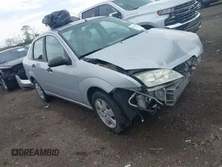 2007 Ford Focus S z VIN 1FAHP34N57W326220, wystawiony jako IAAI lot #42123072 z przebiegiem Nie podano mil oraz . Historia ofert i sprzedaży dostępna na DreamBid. Obrazek 1.