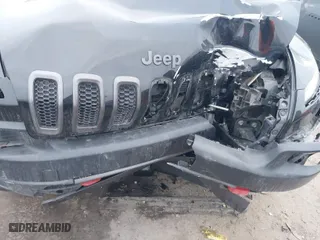 2018 Jeep Cherokee Trailhawk with VIN 1C4PJMBB6JD532865, listed as a IAAI auction lot 41362362 with 98,951 mi miles. Bid and sale history available at carsss.com. Image 6.