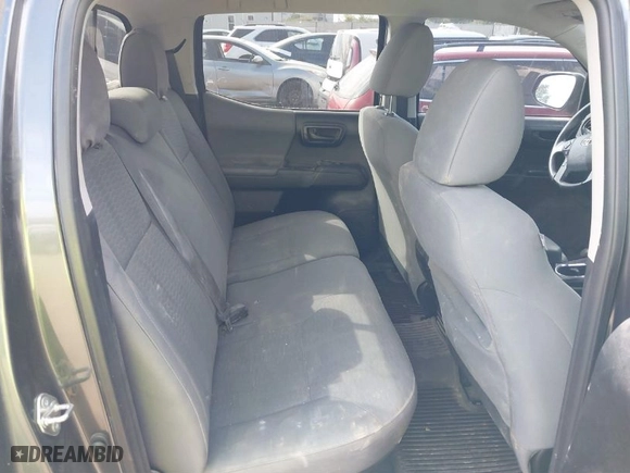 2019 Toyota Tacoma 4WD SR with VIN 3TMCZ5AN5KM204187, listed as a IAAI auction lot 40318136 with 105,409 mi miles. Bid and sale history available at carsss.com. Image 8.