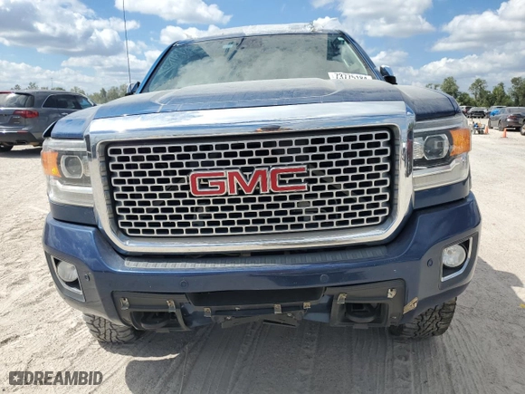 2017 GMC Sierra 2500HD Denali with VIN 1GT12UEG7HF158033, listed as a Copart auction lot 73775184 with 149,881 mi miles and Salvage Title. Bid and sale history available at carsss.com. Image 5.