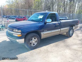 2001 Chevrolet Silverado 1500 with VIN 1GCEK14T31E300100, listed as a IAAI auction lot 41977664 with 193,742 mi miles. Bid and sale history available at carsss.com. Image 2.