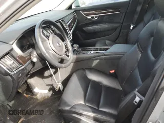 2017 Volvo S90 Momentum z VIN YV1102AKXH1012981, wystawiony jako Copart lot #67930522 z przebiegiem 38 325 mil mil oraz . Historia ofert i sprzedaży dostępna na DreamBid. Obrazek 7.