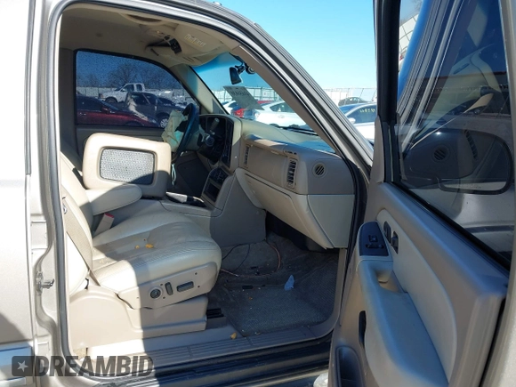 2003 Chevrolet Tahoe LS with VIN 1GNEK13Z03J294201, listed as a IAAI auction lot 41656836 with 302,922 mi miles. Bid and sale history available at carsss.com. Image 5.
