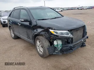 2014 Kia Sorento LX with VIN 5XYKT3A64EG483756, listed as a IAAI auction lot 41472374 with 118,660 mi miles. Bid and sale history available at carsss.com. Image 1.