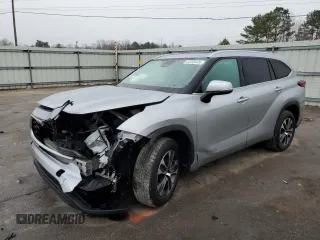 2022 Toyota Highlander XLE z VIN 5TDGZRAH0NS095094, wystawiony jako Copart lot #44155435 z przebiegiem 62 235 mil mil oraz Szkoda całkowita • Salvage title. Historia ofert i sprzedaży dostępna na DreamBid. Obrazek 1.