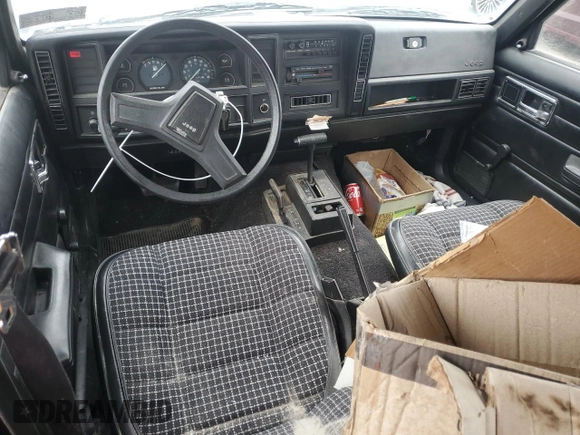 1987 Jeep Cherokee z VIN 1JCMR7819HT151523, wystawiony jako Copart lot #51586765 z przebiegiem 113 668 mil mil oraz Szkoda całkowita • Salvage title. Historia ofert i sprzedaży dostępna na DreamBid. Obrazek 8.