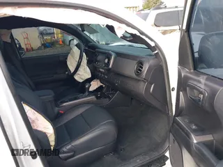 2021 Toyota Tacoma SR z VIN 3TMCZ5AN2MM426723, wystawiony jako IAAI lot #41604033 z przebiegiem 46 522 mil mil oraz . Historia ofert i sprzedaży dostępna na DreamBid. Obrazek 5.