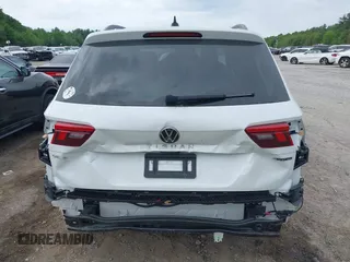 2024 Volkswagen Tiguan SE R-Line Black z VIN 3VV8B7AXXRM105318, wystawiony jako IAAI lot #42343677 z przebiegiem 20 569 mil mil oraz . Historia ofert i sprzedaży dostępna na DreamBid. Obrazek 17.
