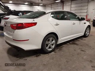 2015 Kia Optima LX z VIN 5XXGM4A76FG417507, wystawiony jako IAAI lot #41707567 z przebiegiem 136 466 mil mil oraz . Historia ofert i sprzedaży dostępna na DreamBid. Obrazek 4.
