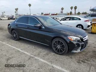 2019 Mercedes-Benz C 300 z VIN 55SWF8DB0KU317895, wystawiony jako Copart lot #59327855 z przebiegiem 47 455 mil mil oraz Szkoda całkowita • Salvage title. Historia ofert i sprzedaży dostępna na DreamBid. Obrazek 4.